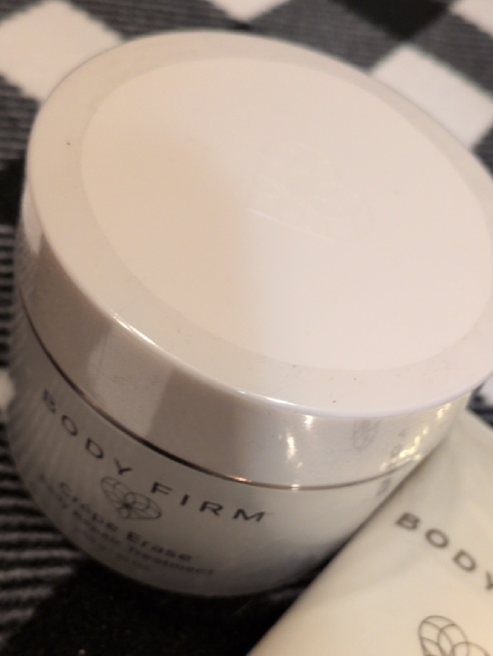 Body Firm Crêpe Erase™ Body Repair Treatment & Exfoliant - Picture 3 of 10